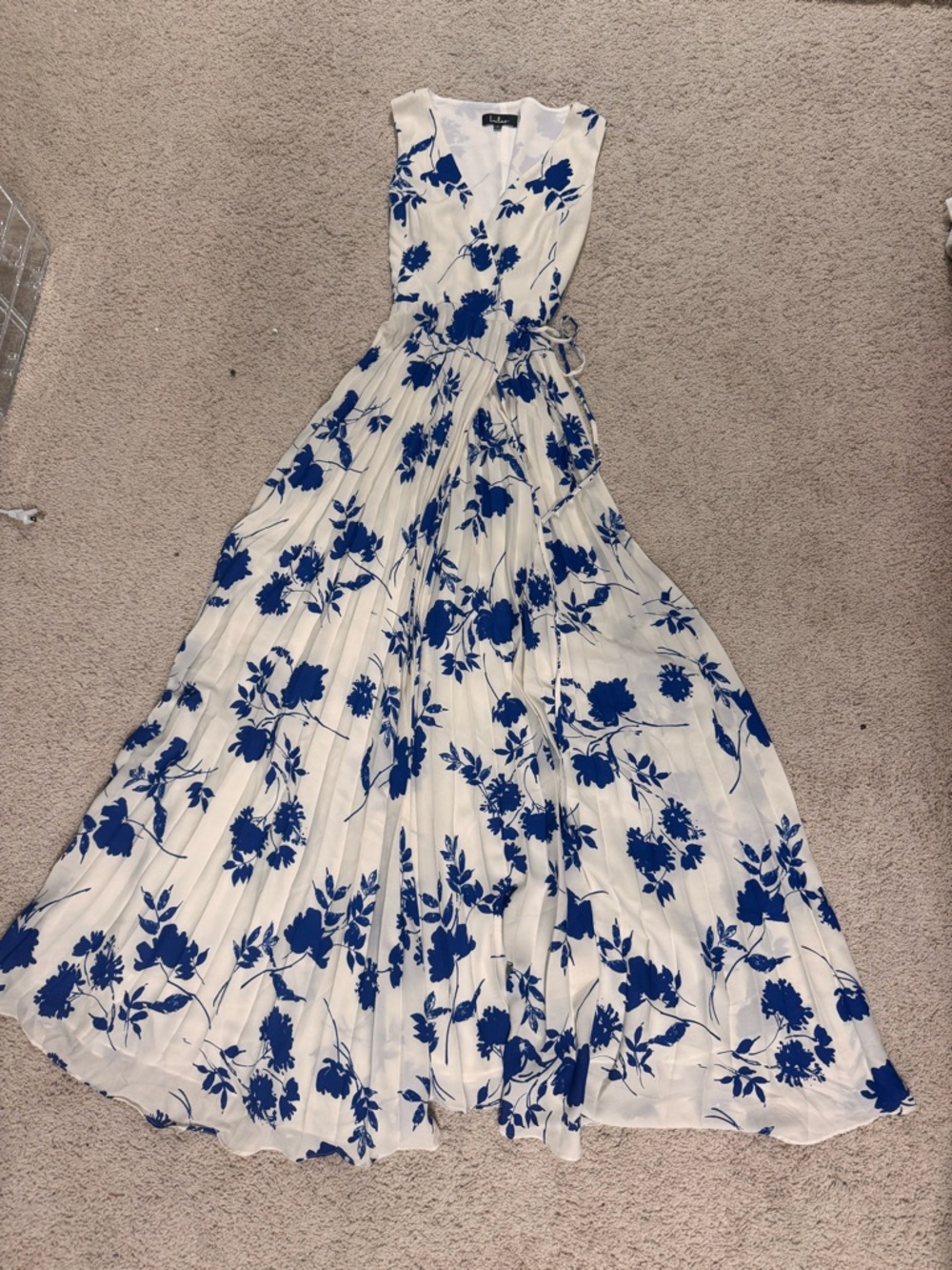 Lulus Sleeveless White Maxi Dress with Blue Floral Print